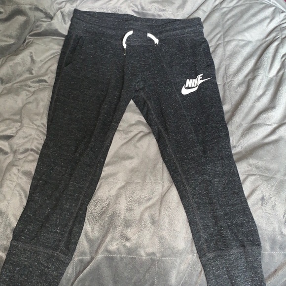 Nike Cropped Grey Joggers - Picture 1 of 1